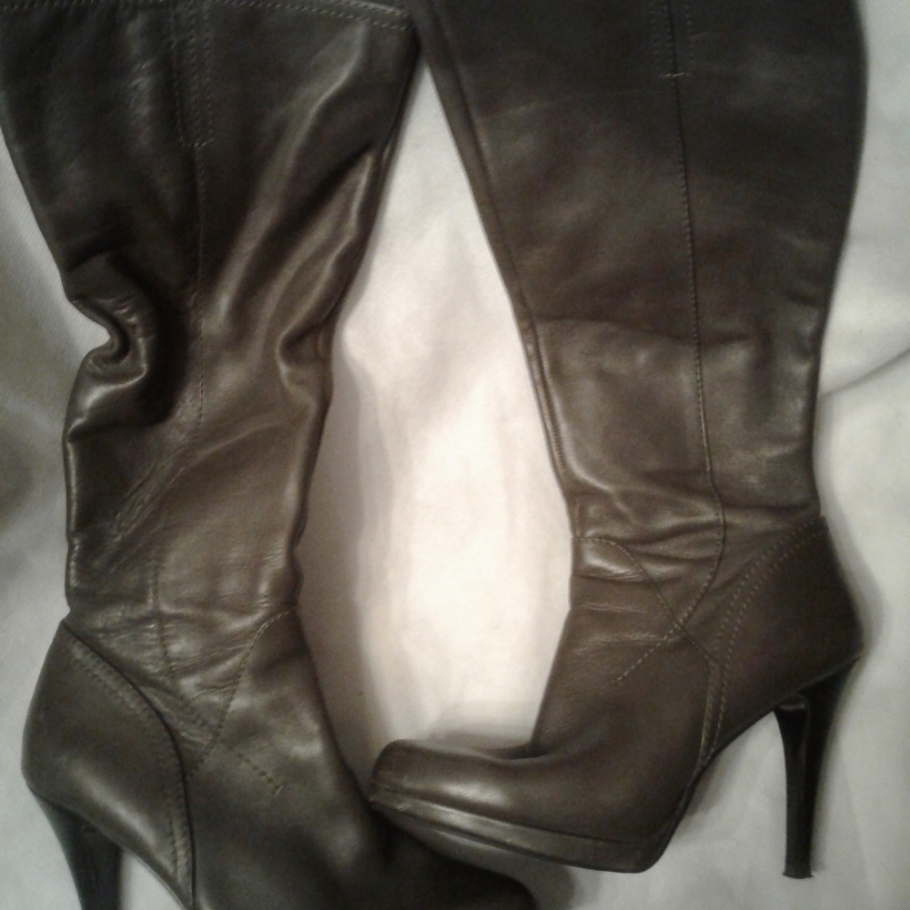 Nine West Women Heel Bootssz 6.5 olive green.